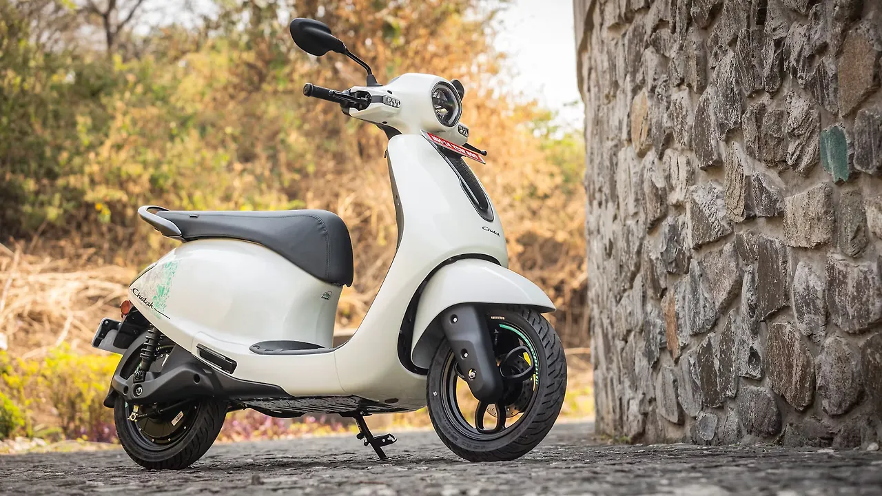 Bajaj Chetak C2501 vs TVS Orbiter