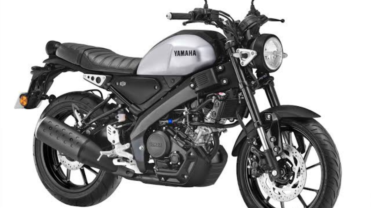 Yamaha XSR155 Metallic Black retro style bike design in India